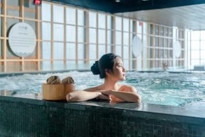 Bể Ngâm Onsen: Kiến Trúc Hoàn Quyện Thiên Nhiên & Văn Hóa