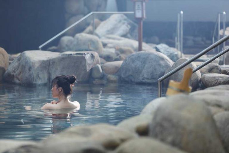 Những lưu ý khi đi tắm Onsen vào mùa đông