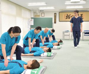 Phương pháp massage Shiatsu Nhật Bản.