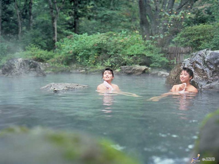 Sự thật một lần tắm Onsen “trẻ lại thêm 3 năm”