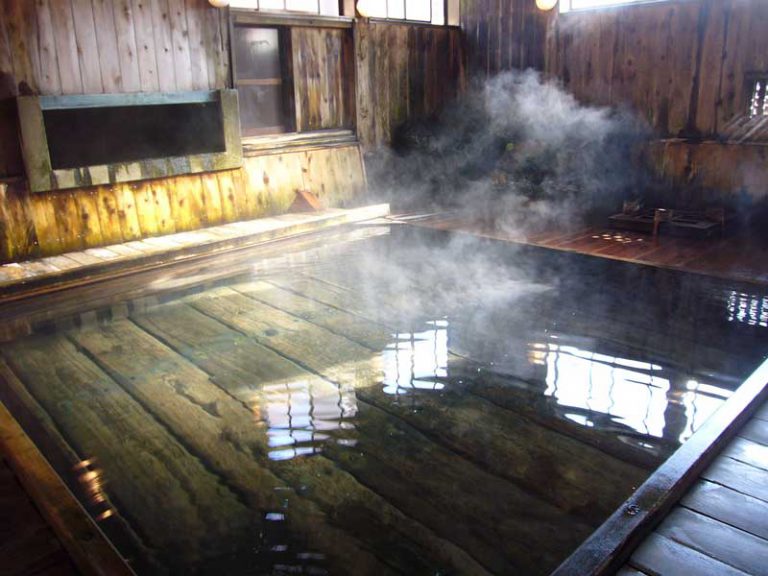 Tsuta Onsen – Suối nước nóng nổi tiếng tại Aomori – Nhật Bản